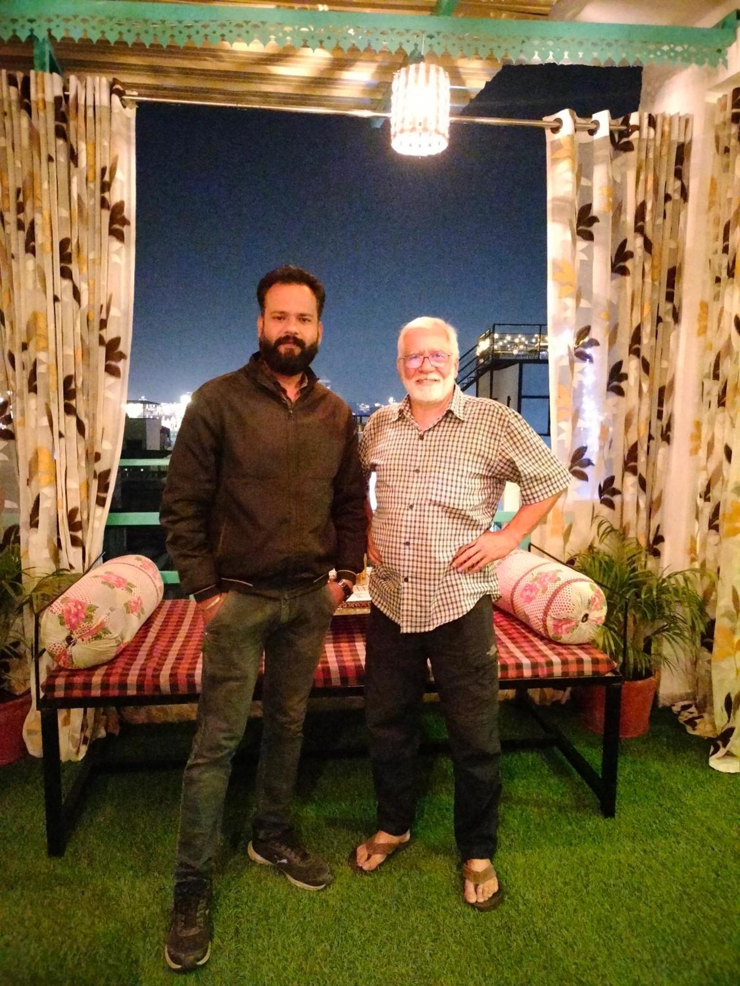 Krishna Stay Guest House Udaipur Extérieur photo