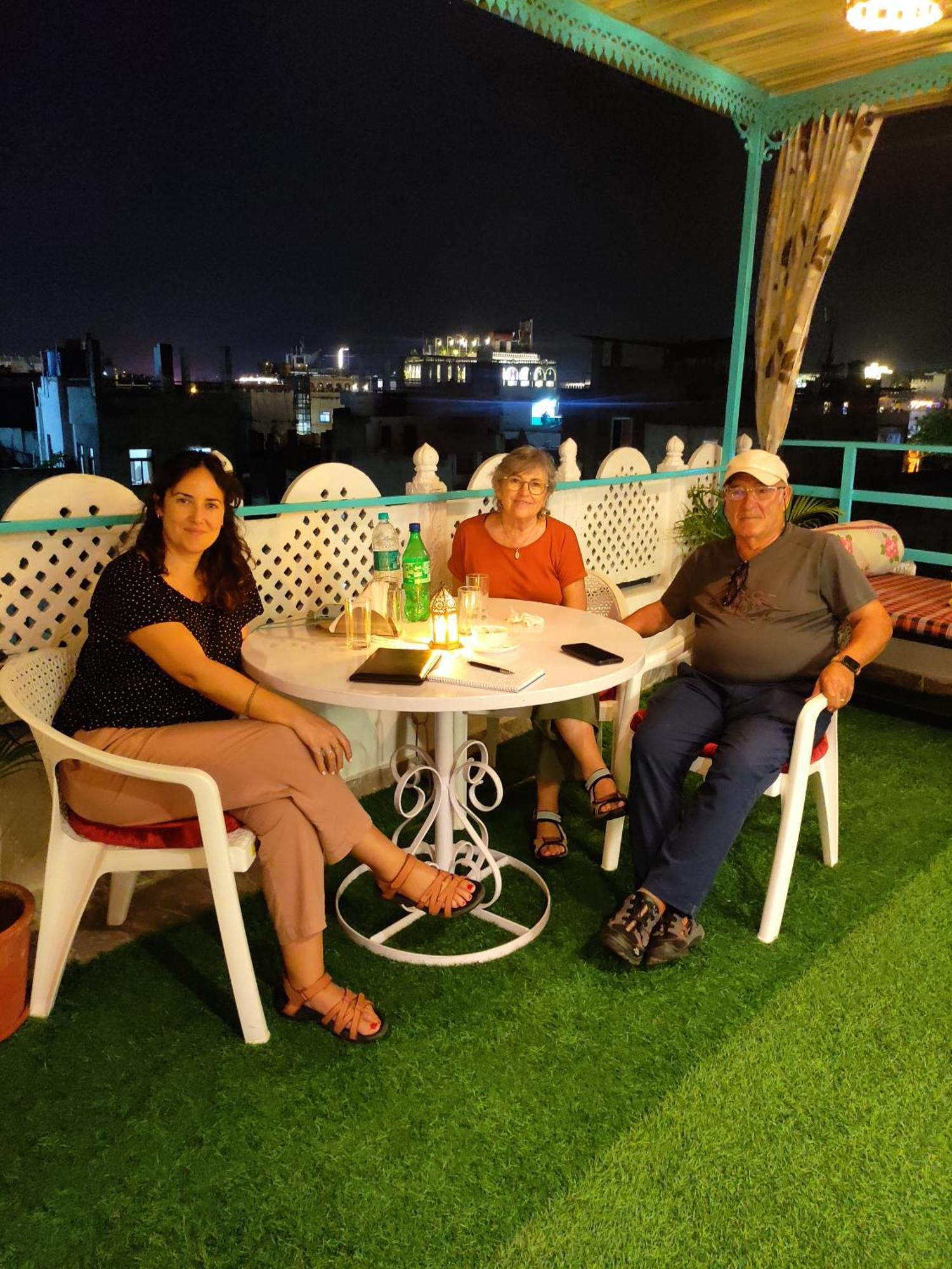 Krishna Stay Guest House Udaipur Extérieur photo