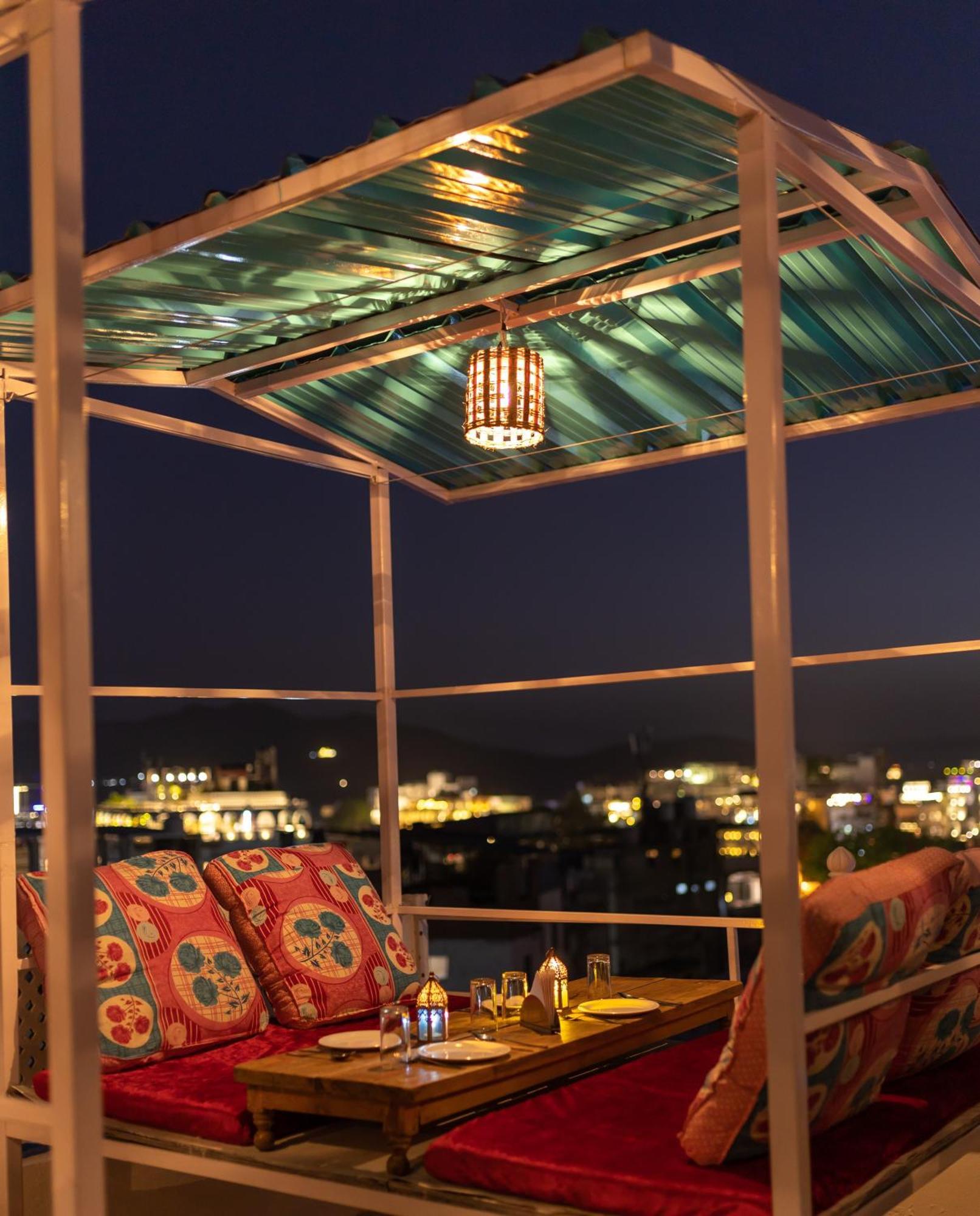 Krishna Stay Guest House Udaipur Extérieur photo