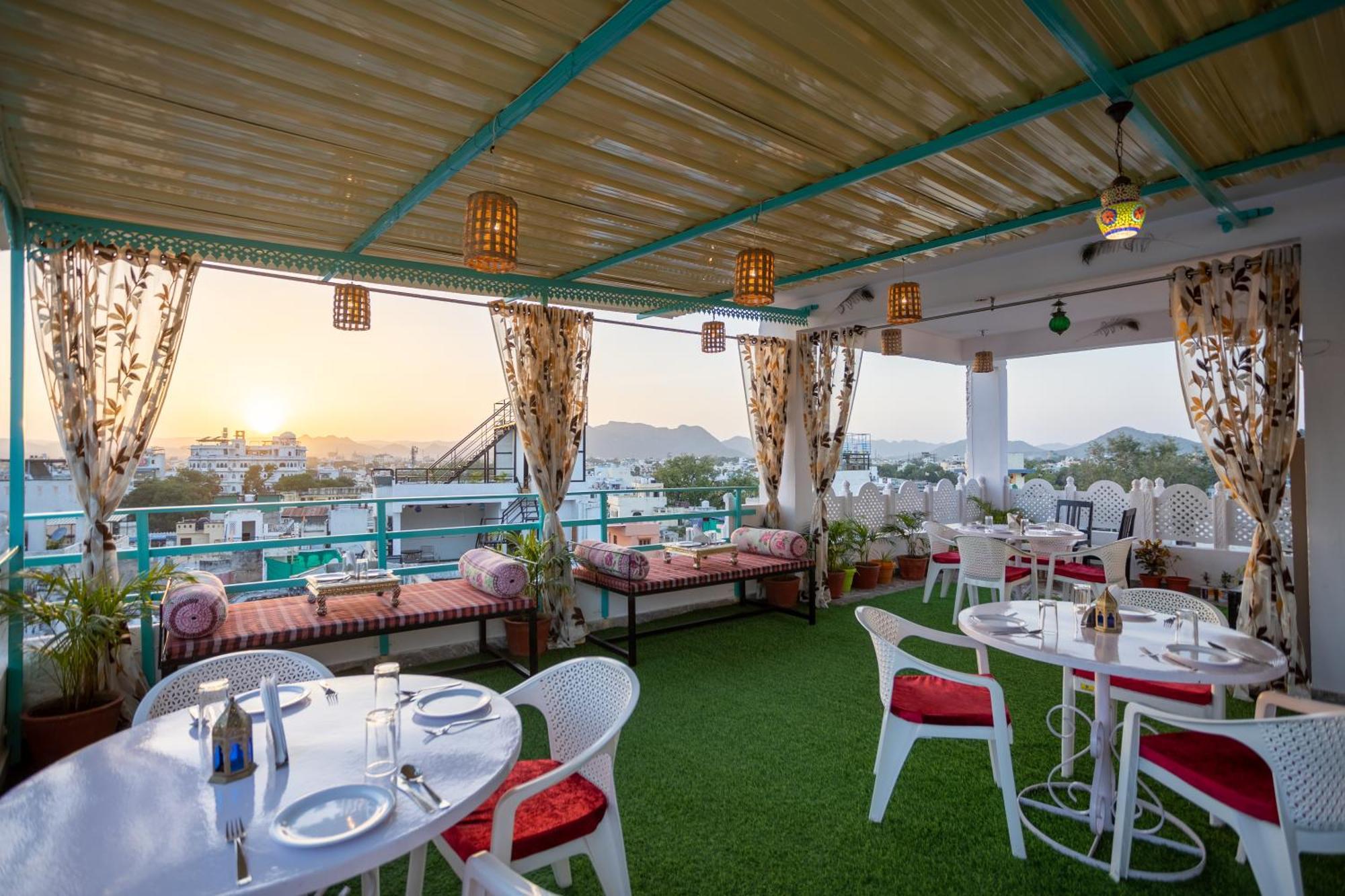 Krishna Stay Guest House Udaipur Extérieur photo