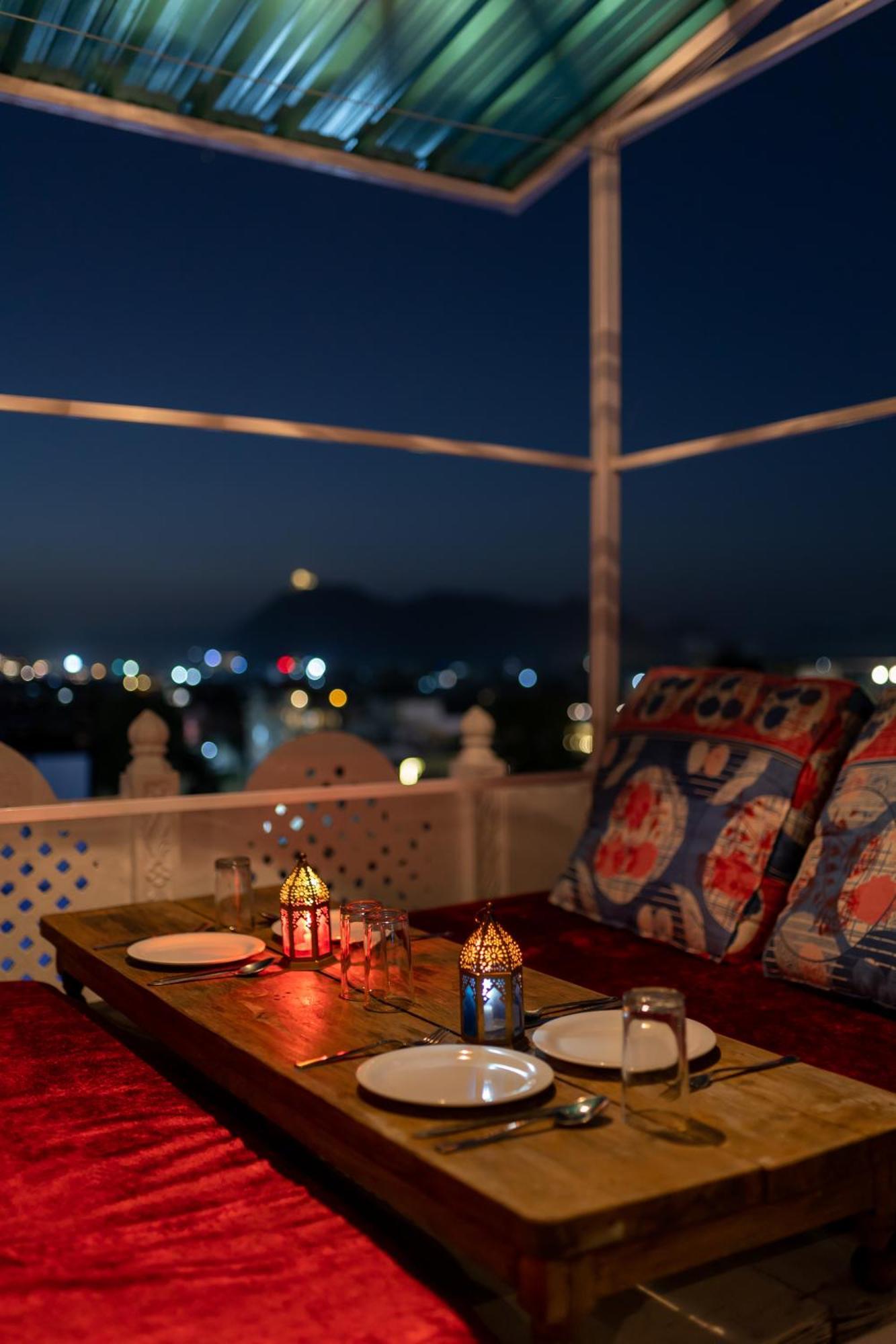 Krishna Stay Guest House Udaipur Extérieur photo