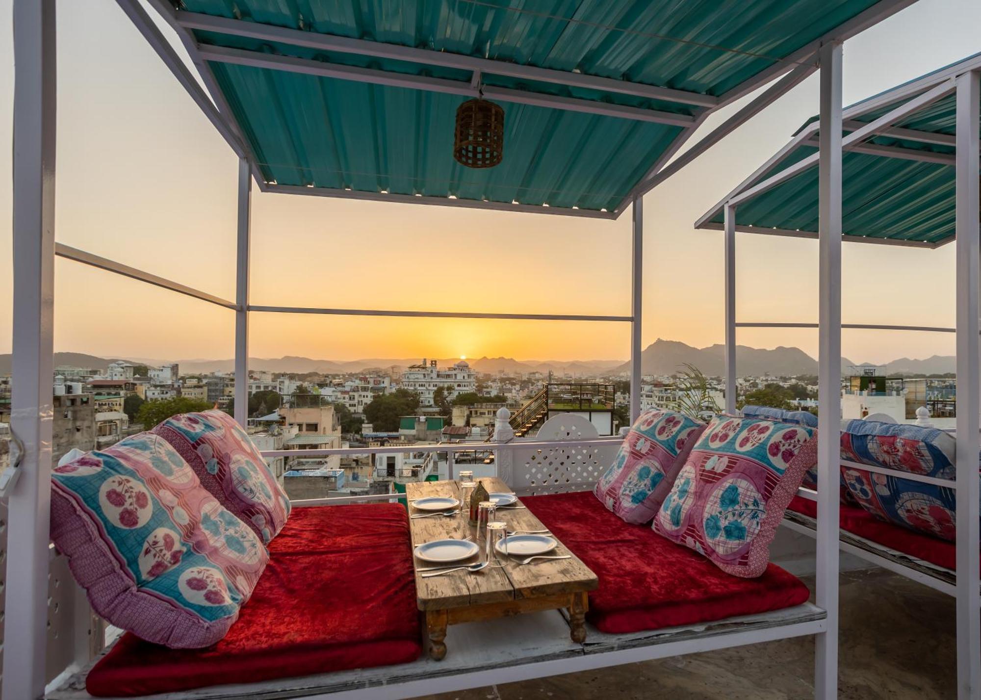 Krishna Stay Guest House Udaipur Extérieur photo