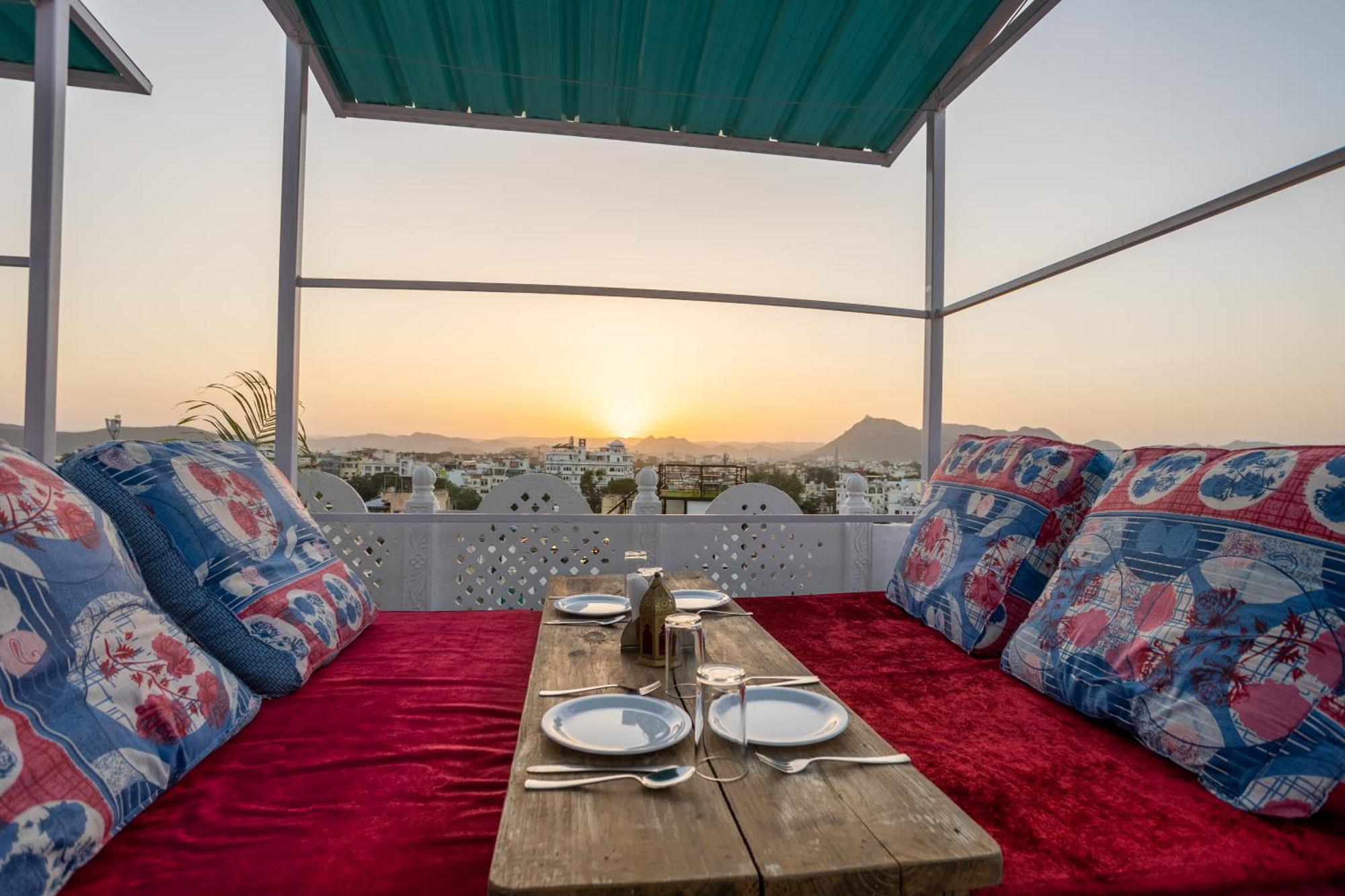 Krishna Stay Guest House Udaipur Extérieur photo