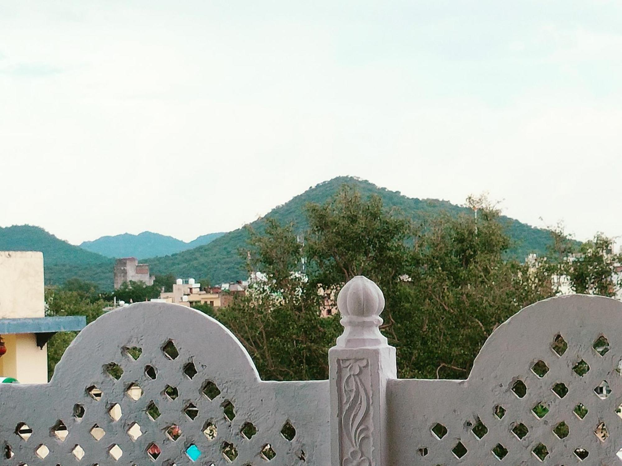 Krishna Stay Guest House Udaipur Extérieur photo