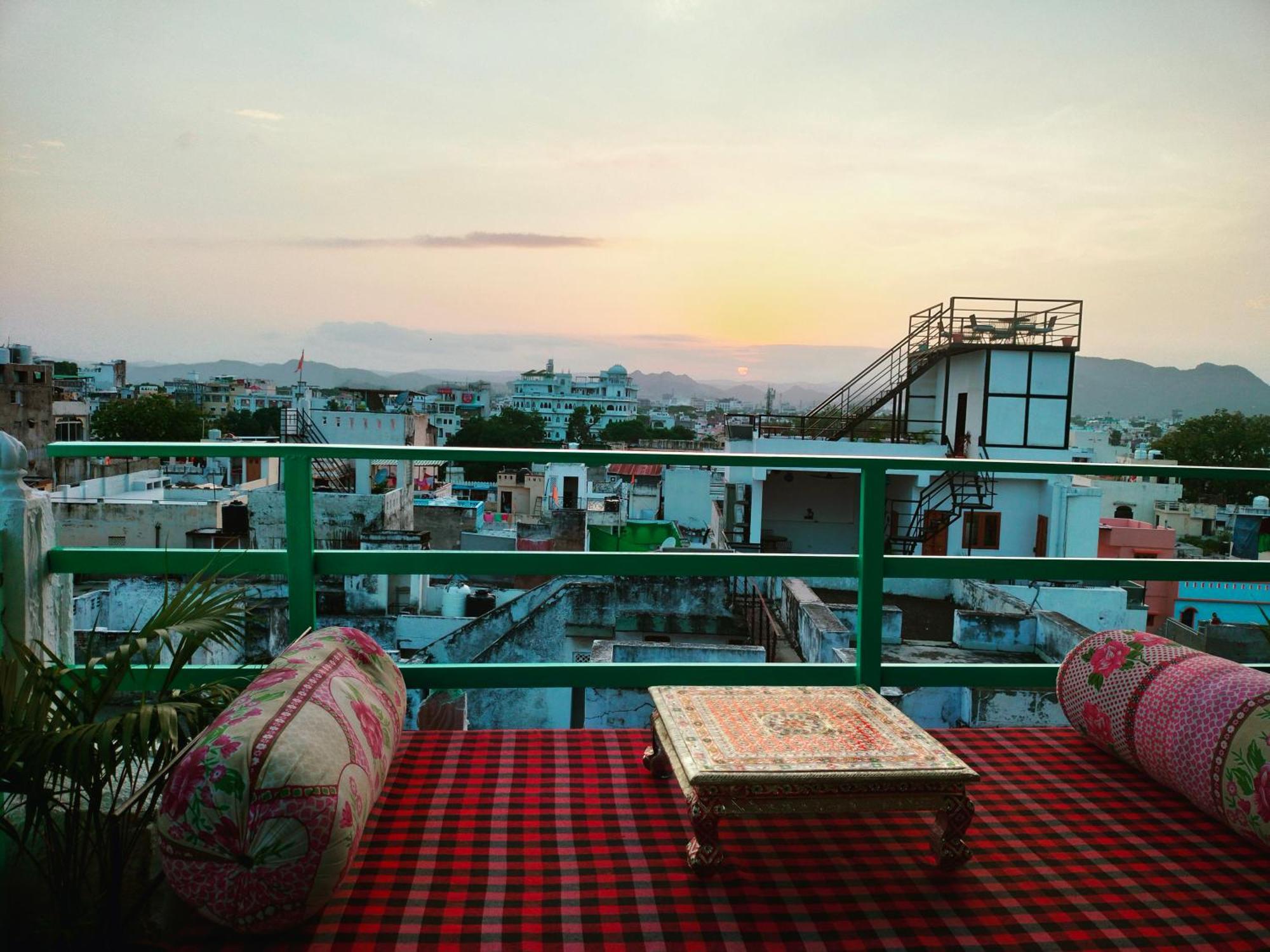 Krishna Stay Guest House Udaipur Extérieur photo